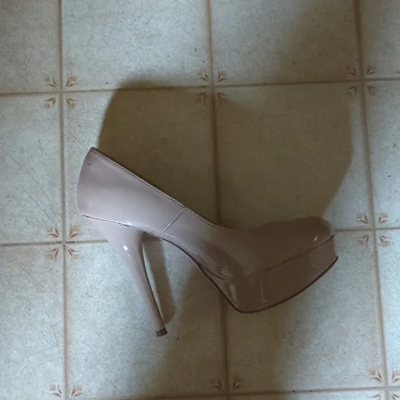 Brash Beige Round Toe Patent Leather Pumps - Picture 4 of 7